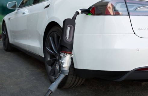 Laden mit dem Tesla CHAdeMO Adapter