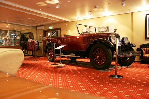Oldtimer in der Hotelhalle
